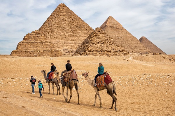 How to visit the pyramids of giza