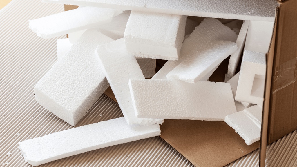 Mycelium Packaging vs. Styrofoam
