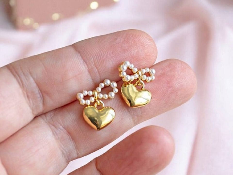 Can I wear heart-shaped pearl earrings daily