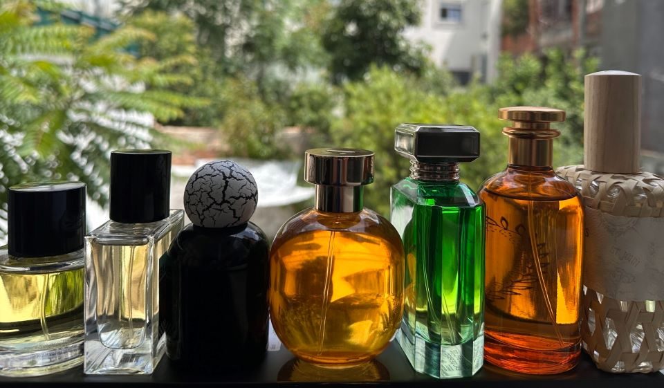 Flat lay of men’s summer fragrances in stylish bottles on a light background, highlighting fresh and long-lasting scents for 2025
